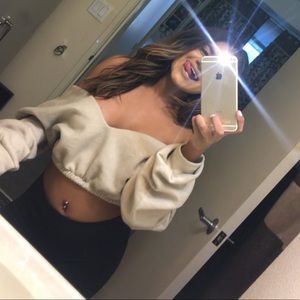 Off shoulder sweater crop top💋